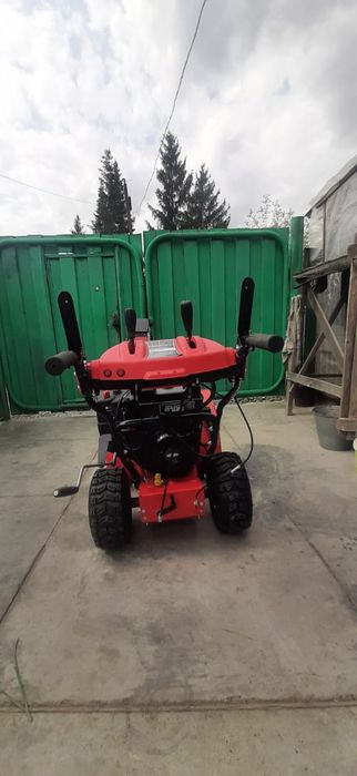 Продам снегоуборщик