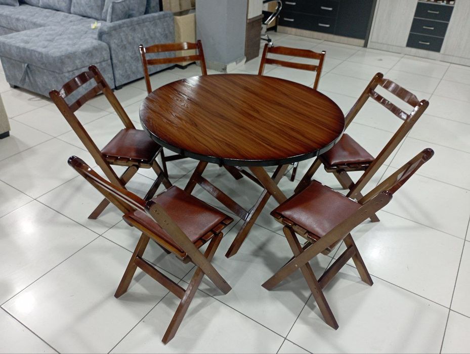 Стол со стульями