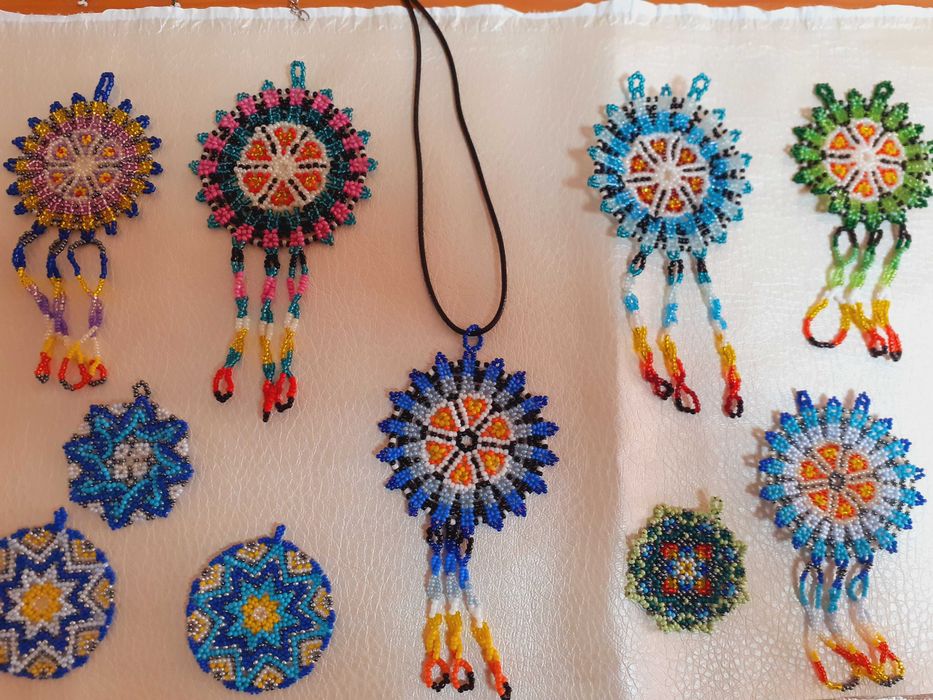 Украшения из бисера