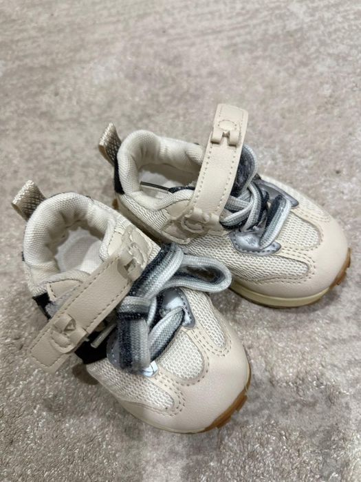 Отдам детскую обувь