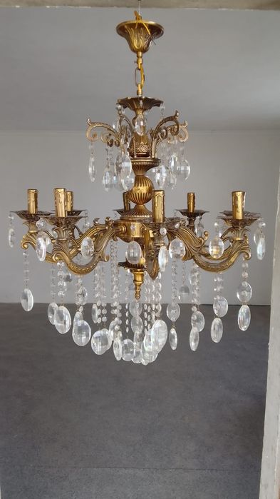 Продам люстру 8 рожковую