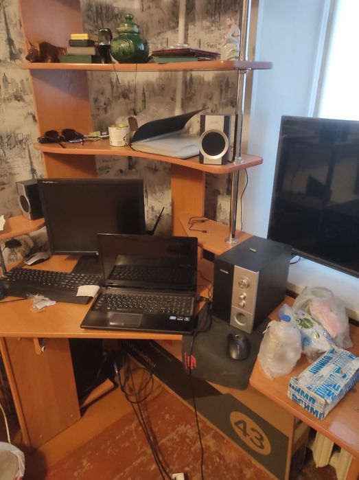 Продам стол компьютерный