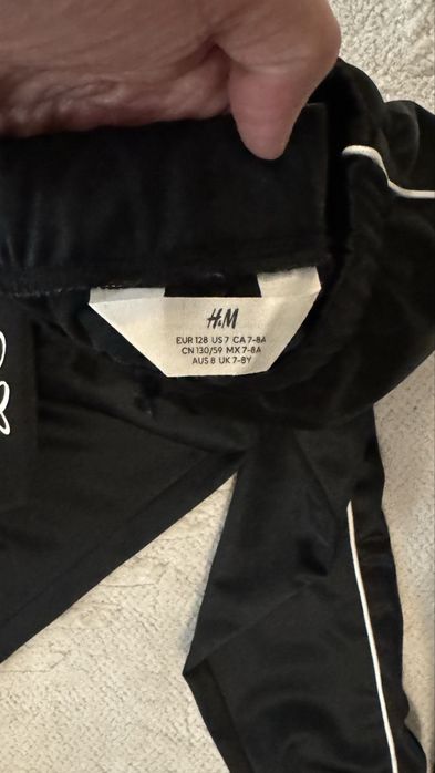 Se vand doua trening-uri baieti