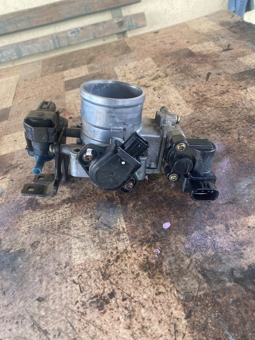 Дроселова клапа за хонда джаз 1.3 бензин 2004 г