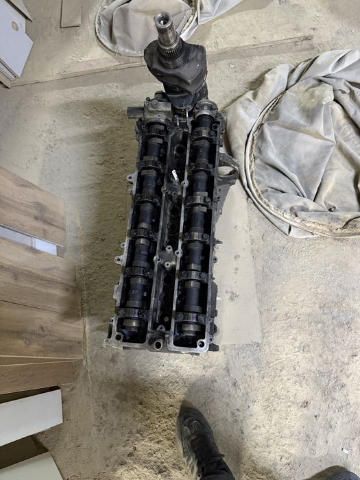 Блок двигателя 2джейзет 3л  коленвал … головка