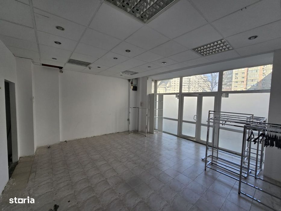 Inchiriere Spatiu Comercial Vitrat, 140 mp Dacia - Statia Bicaz