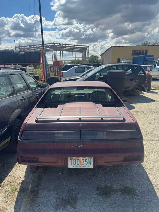 Dezmembrez Pontiac Fiero