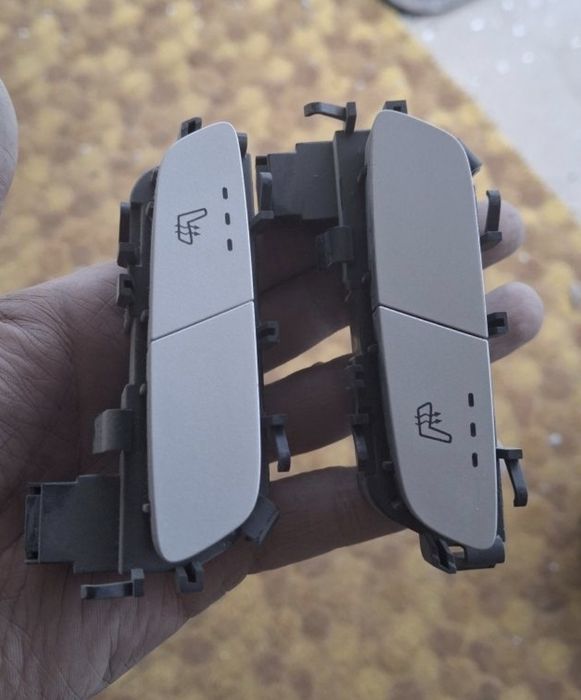 Продам кнопку обогрева сидении от мерседес бенз оригинал.состояние отл