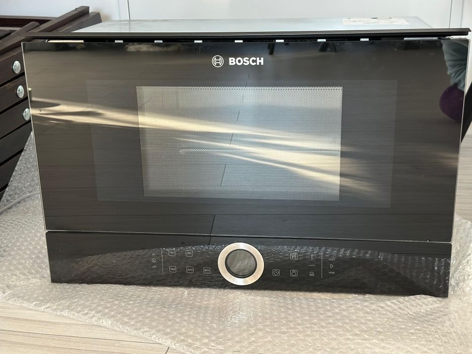 Cuptor cu microunde incorporabil Bosch  BFL634GB1 21L 900W Negru