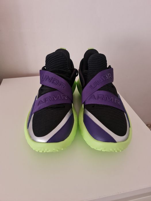 Adidași under armour/Noi