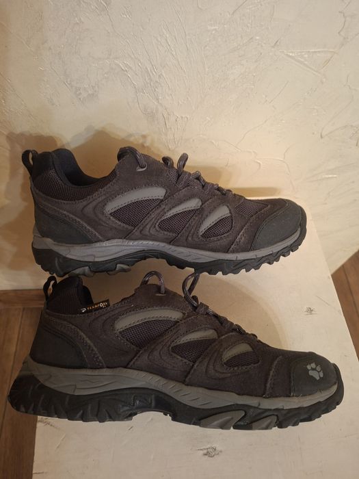Продам треккинговые крассовки