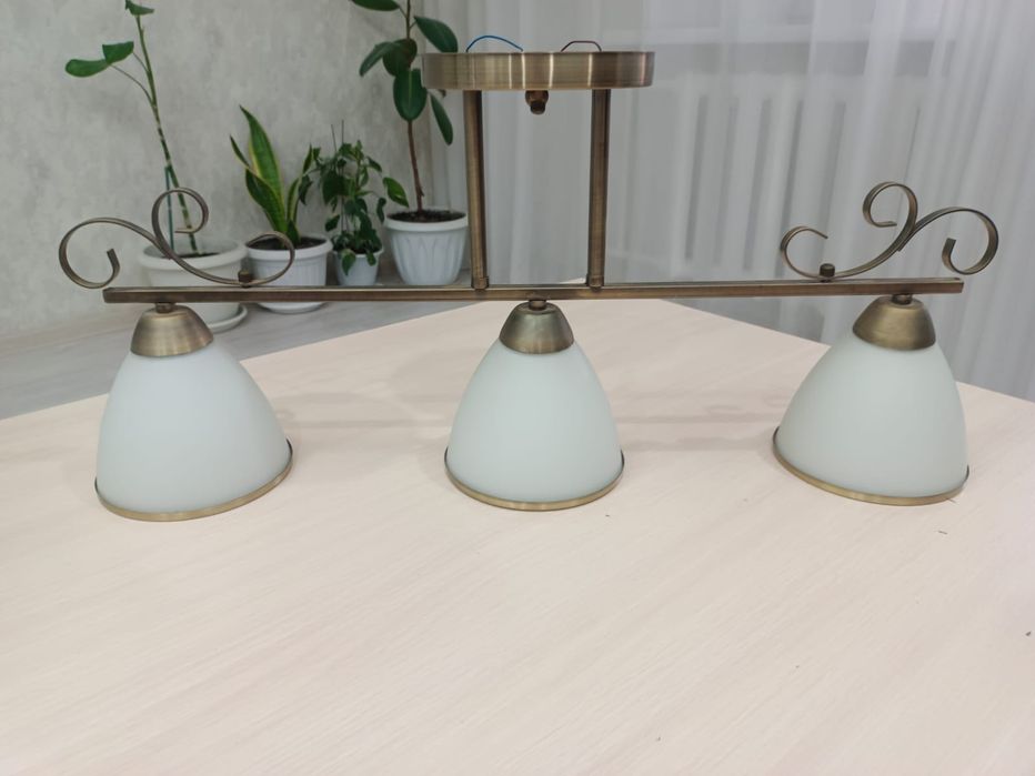 Продам люстру в отличном состоянии