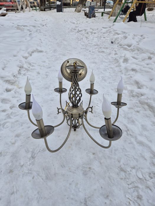 Продаю интересную люстру