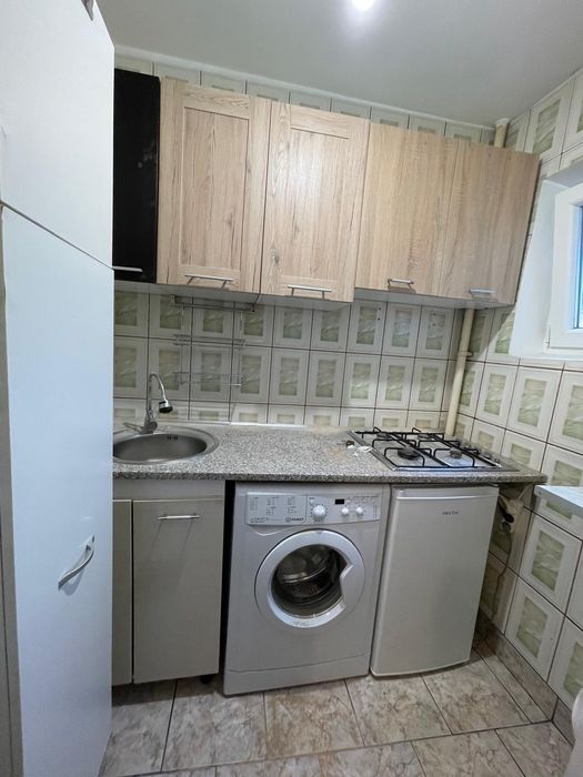 Inchiriez garsoniera Rahova