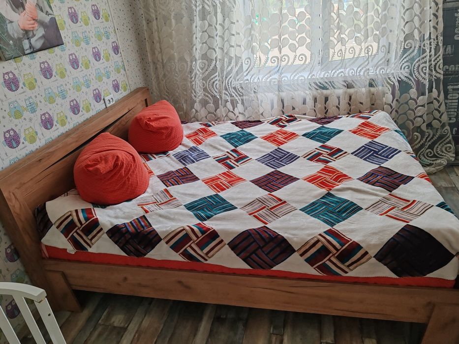 Продам кровать с матрасом