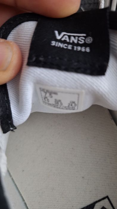 Черни кецове Vans и Адидас