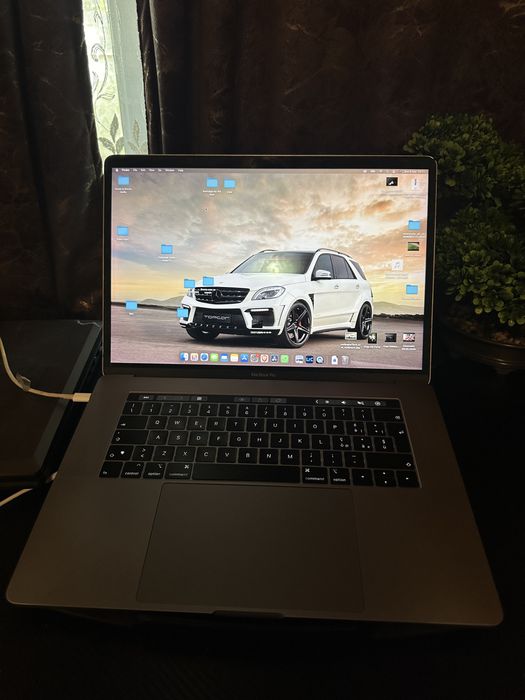 MacBook Pro 2019 TouchBar - i7 16gb ram Radeon Pro 560X 4Gb