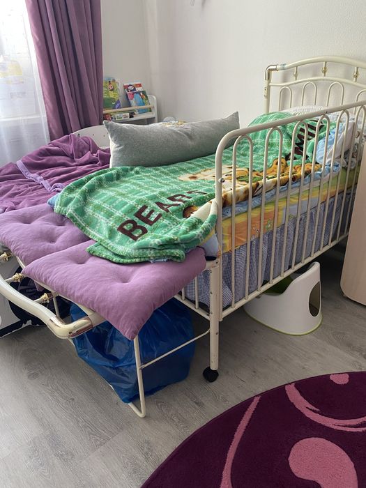 Кроватка детская металлическая