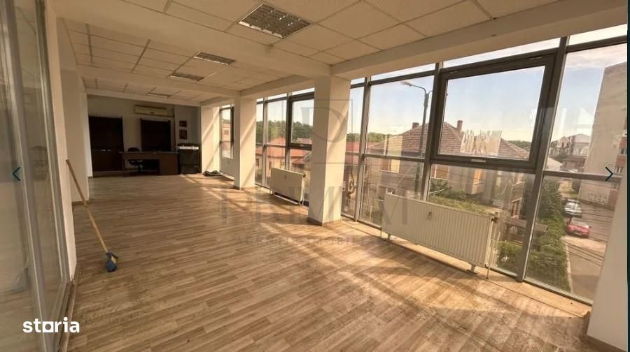 Spatiu Birouri luminos open-space