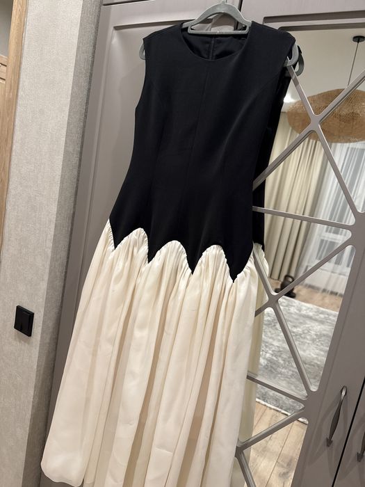 Вечернее платье, ввиде удленненого корсета