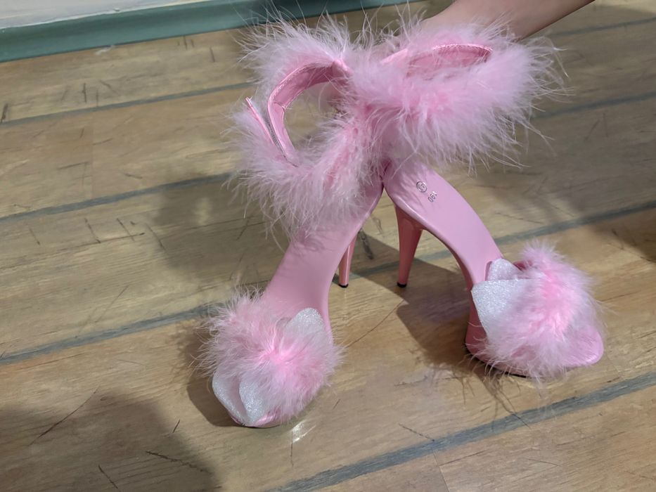 Дамски официални токове