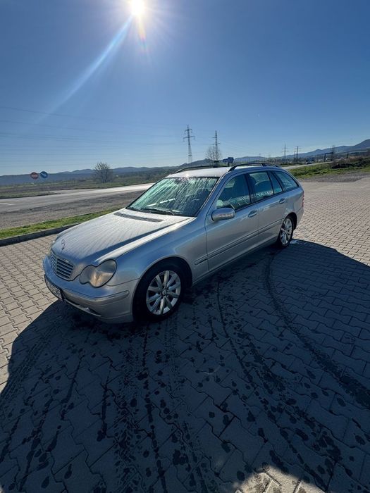 Vând Mercedes C180