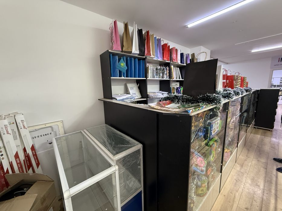 Продам витрины срочно