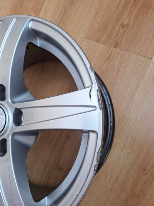 Оригинални алуминиеви джанти:  15" 5х108  ET 43 6.5J