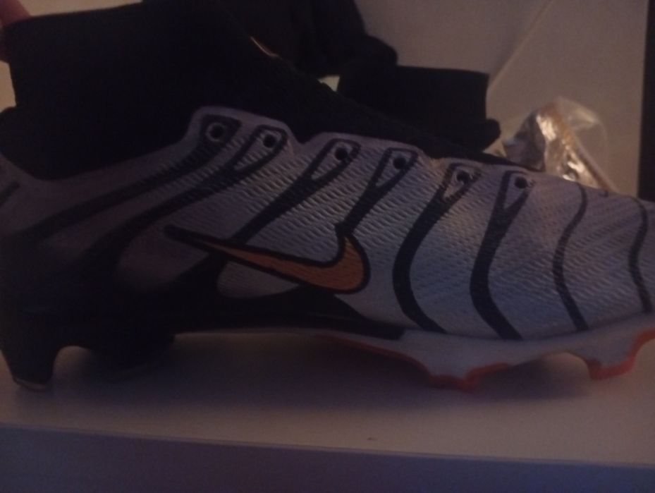 Качественные бутсы Nike, без повреждений