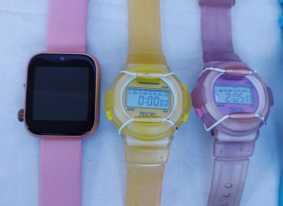 Lot 5 ceasuri de mână unisex, digitale, cu Quartz, functionale.