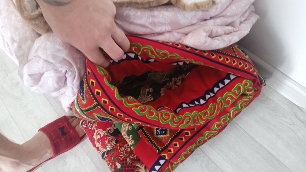 Продам два корпе и одеяло с пледом