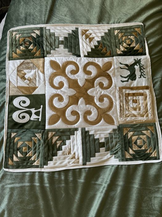 Курак корпе с подушками