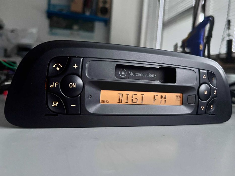 Оригинални автомобилни радио-касетофони