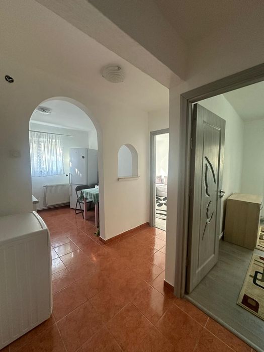 Închiriez apartament cu 2 camere Str. DUMBRAVA
