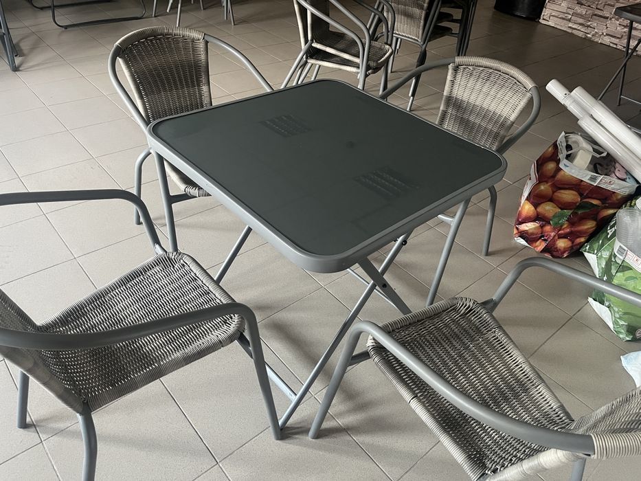 Mese si scaune de vanzare mega oferta