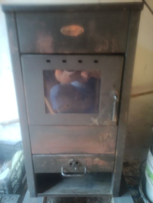 Vând termoșemineu de 14 kw.