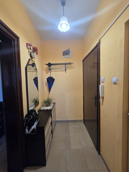 Апартамент в център