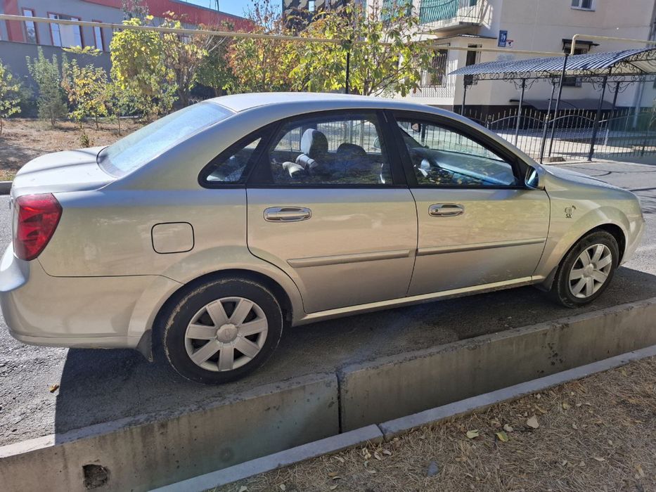 Lasetti 1.8 sotiladi 1 yevro