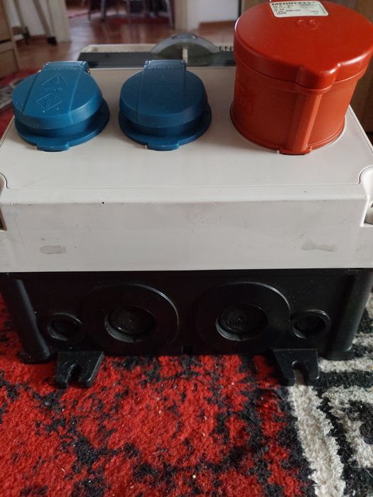 Tablou electric Mennekes industrial cu sigurante și prize incluse