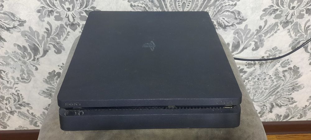 Продаётся PlayStation4.