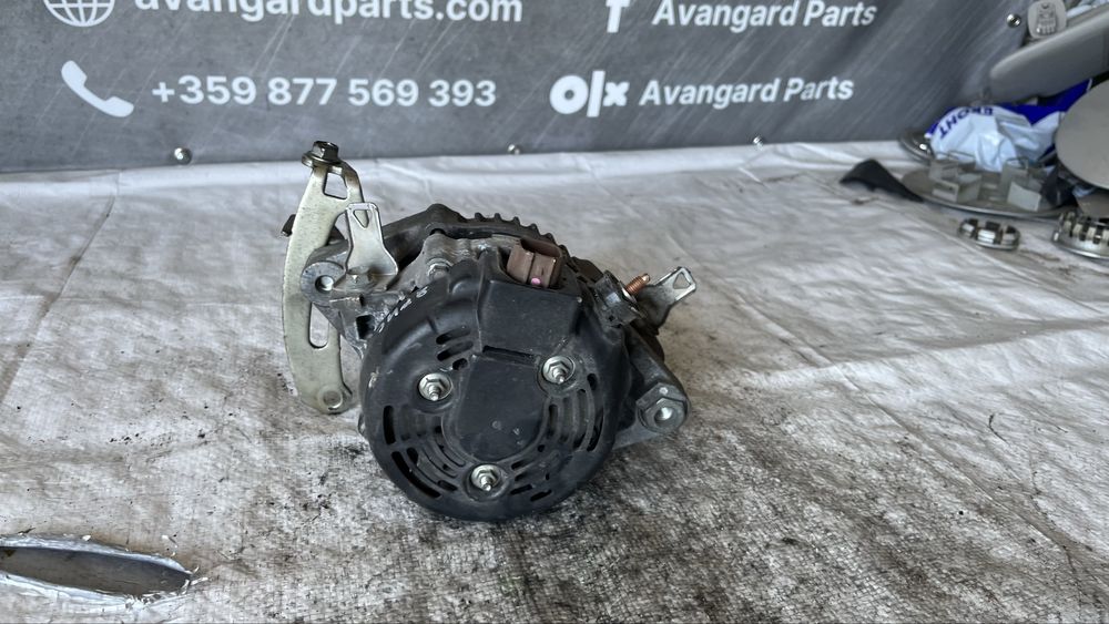 Toyota Yaris 2 1.0 алтернатор