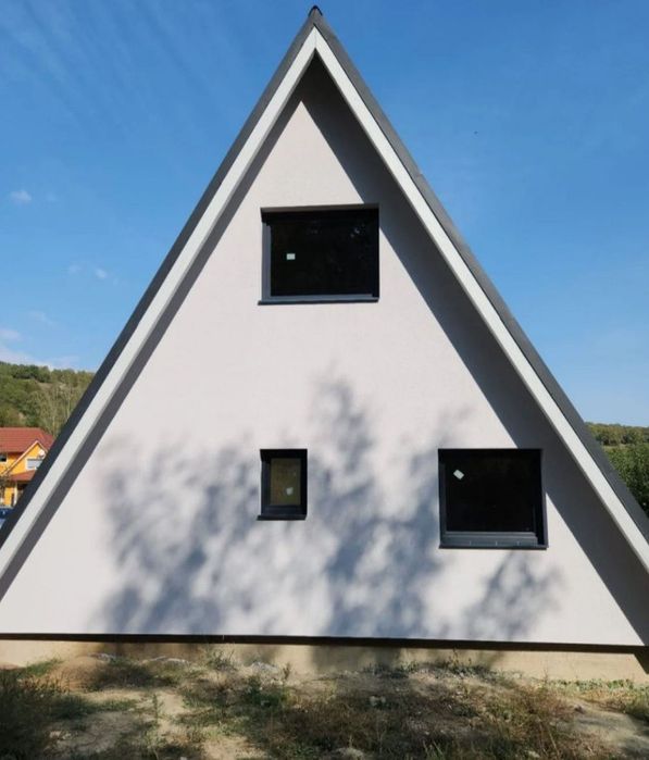 Vând cabane de lemn