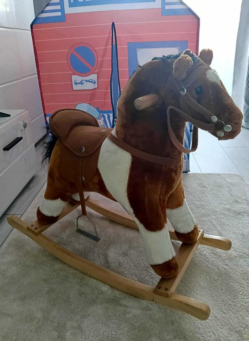 Căluț balansoar cu sunete