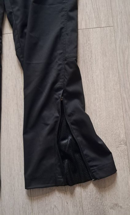 Дамски спортен панталон Head Club, размери M и XL.