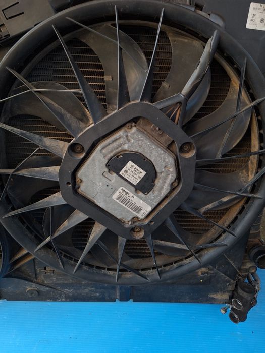 VW Touareg V10 5.0tdi  климатичен и воден радиатор супер здрави и упр