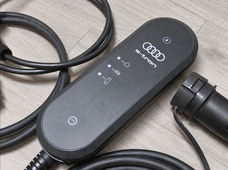 Мобилна зарядна станция AUDI e-tron  Universal Charger 7.2kW 32A