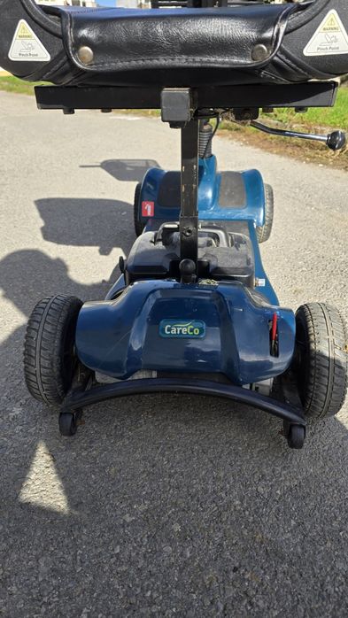 Акумулаторна количка-скутер за трудноподвижни хора