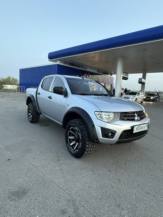 В продаже mitsubishi l200