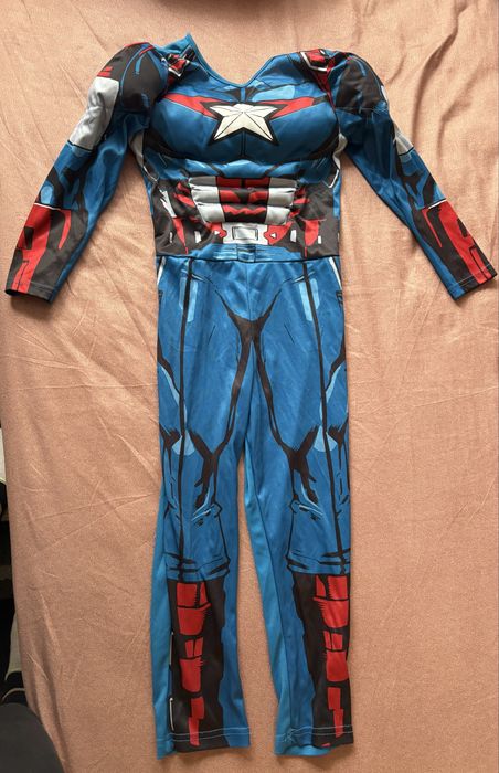 Costume supereroi. Pret / bucata