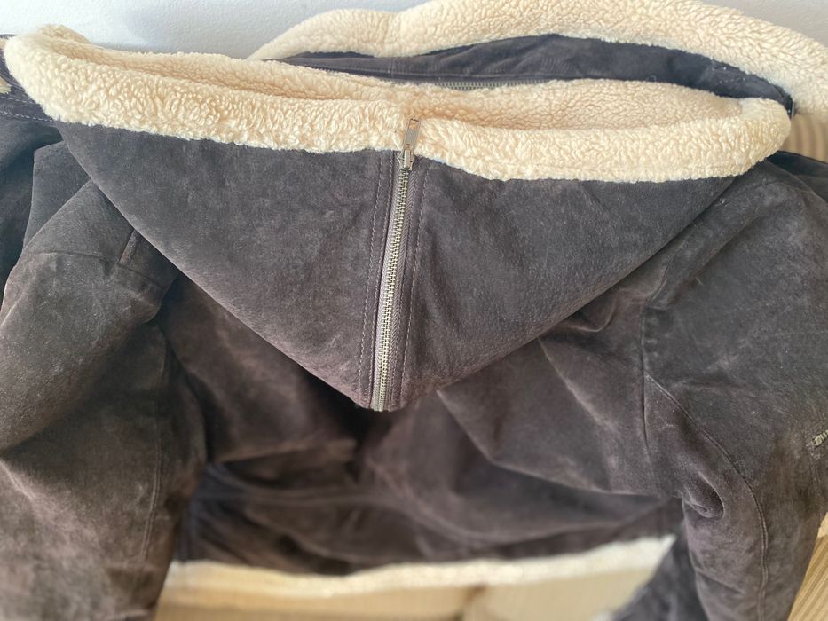 Дамско зимно яке с агнешка кожа и подвижна качулка